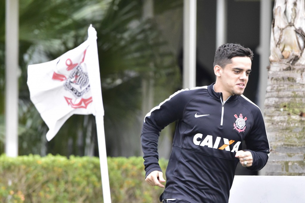 Fagner será desfalque para o Corinthians até se recuperar de uma lesão na coxa direita (Foto: Fernando Dantas/Gazeta Press)