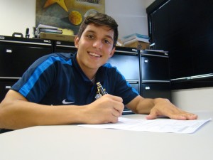 O volante Lucas Otávio está no Santos desde 2006 (Foto: André Mendes/SFC)