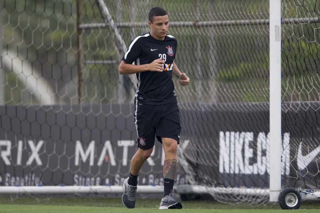 Guilherme Arana deverá voltar ao time contra o Figueirense (foto: Daniel Augusto Jr./Agência Corinthians)