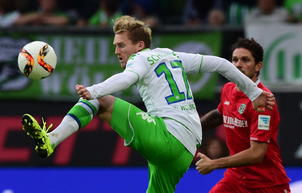 Wolfsburg's striker Andre Schuerrle (L) vies with Hanover's Danish midfielder Leon Andreasen  vie for the ball during the German first division Bundesliga football match VfL Wolfsburg vs Hannover 96 in Wolfsburg, northern Germany, on September 26, 2015. AFP PHOTO / JOHN MACDOUGALL RESTRICTIONS: DURING MATCH TIME: DFL RULES TO LIMIT THE ONLINE USAGE TO 15 PICTURES PER MATCH AND FORBID IMAGE SEQUENCES TO SIMULATE VIDEO.  == RESTRICTED TO EDITORIAL USE == FOR FURTHER QUERIES PLEASE CONTACT DFL DIRECTLY AT + 49 69 650050.