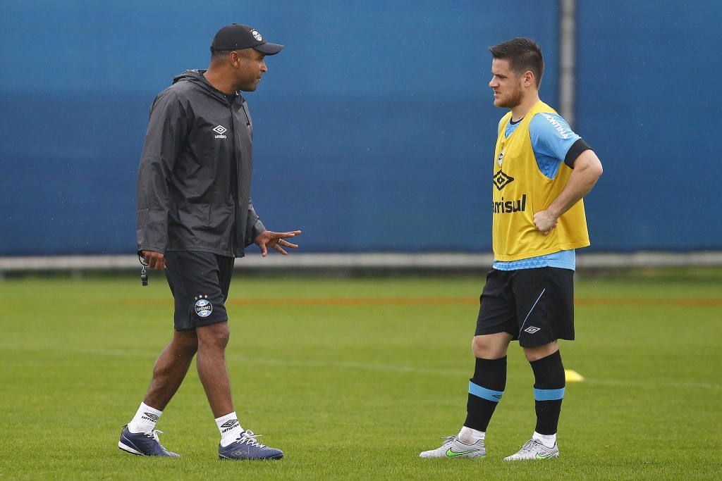 Recuperado de cirurgia no joelho, Ramiro deve voltar em breve a ser opção para Roger (Foto: Lucas Uebel/Grêmio)