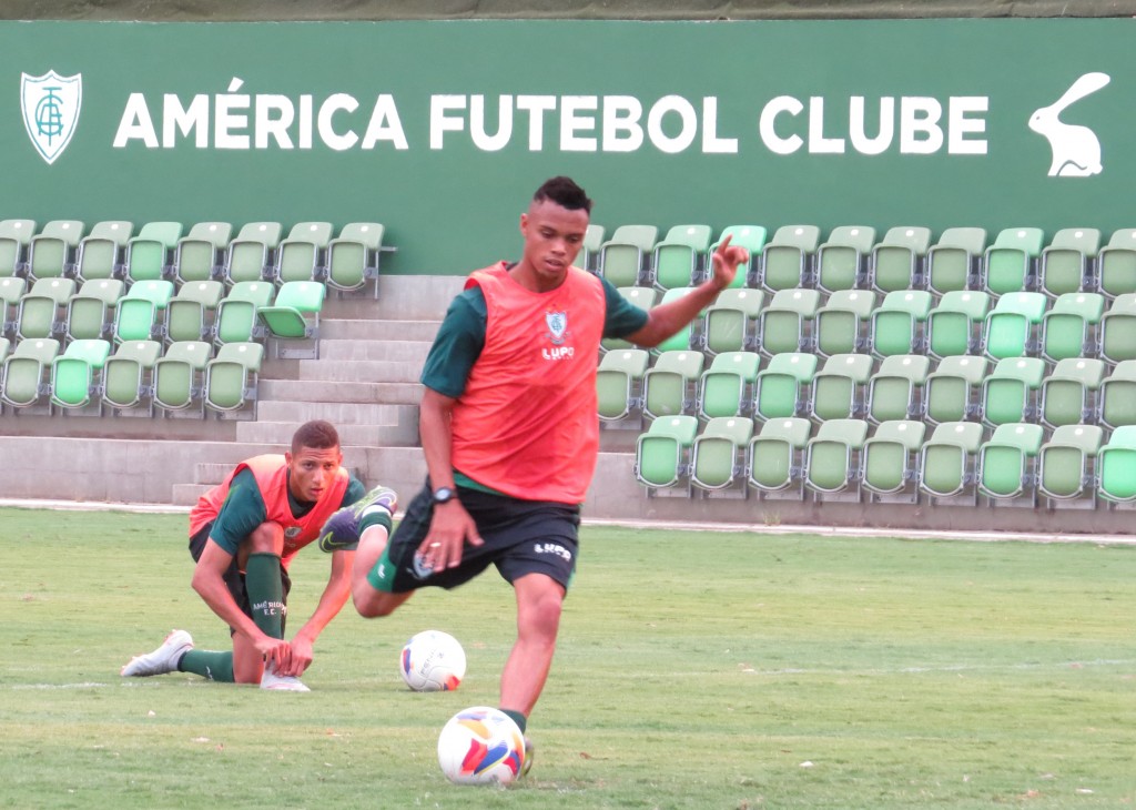 Atacante Pablo será improvisado na ala direita do Coelho neste sábado (Carlos Cruz/AFC)