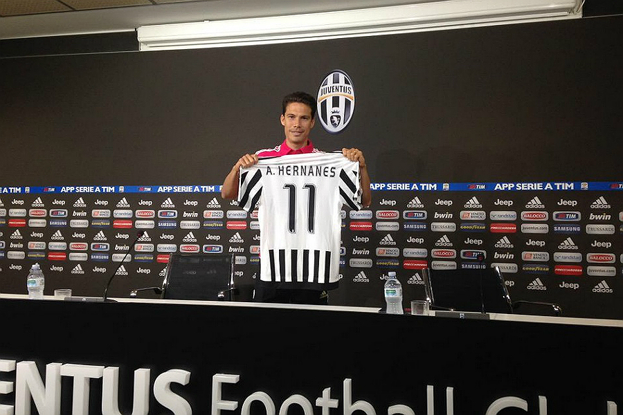 Hernanes completerá 500 jogos de carreira no domingo, com a camisa da Juventus (Foto: Divulgação)