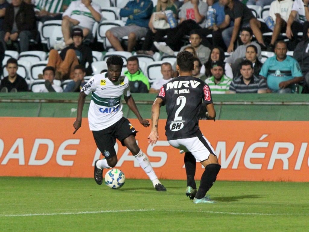 Negueba tentou desequilibrar no primeiro tempo, mas a bola não entrou (Divulgação/CFC)