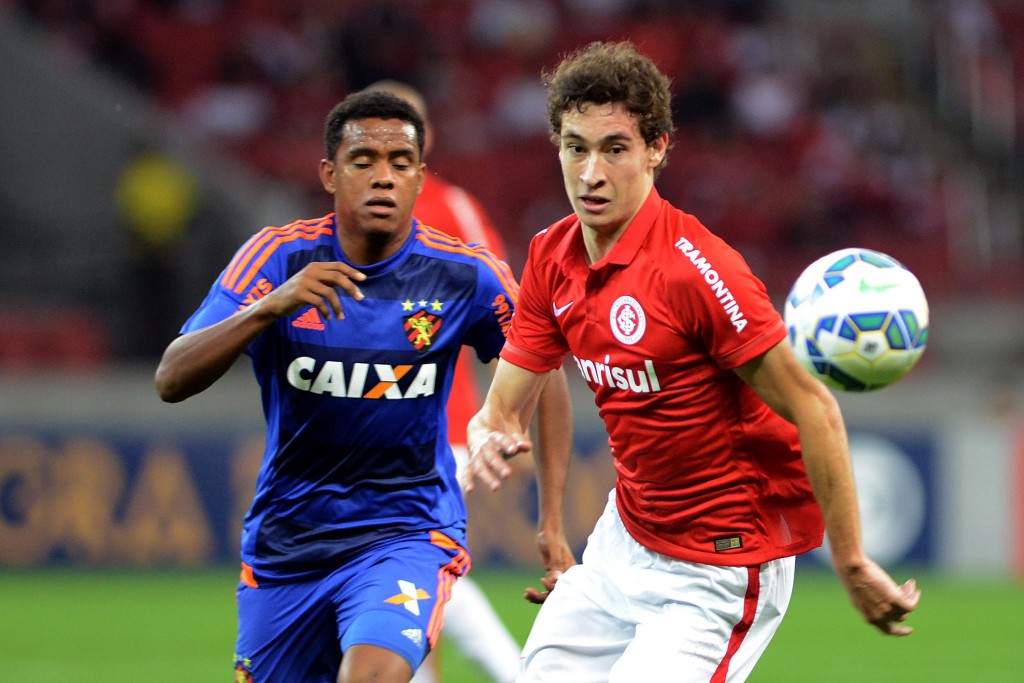 Rodrigo Dourado fez seu primeiro gol como profissional e deixou o Inter perto do G4 (Foto: Edu Andrade/Fatopress)