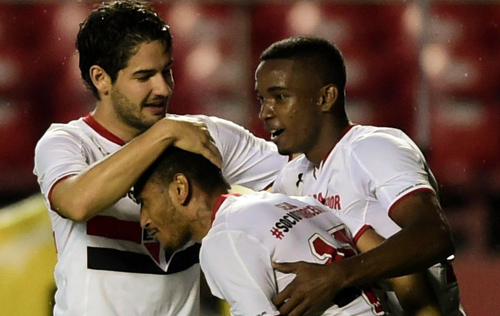 Vitória com gol de Rogério foi bastante comemorada pelos são-paulinos (foto: Djalma Vassão/Gazeta Press)