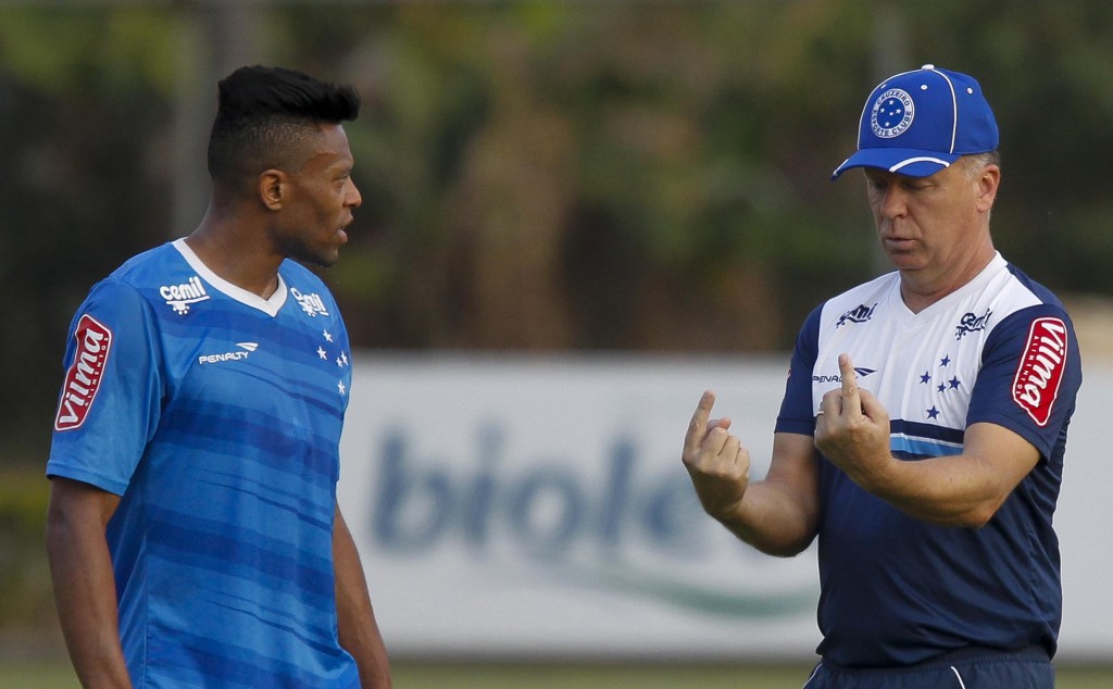 Leandro Damião ou Júlio Baptista: Mano ainda não definiu o substituto de Alisson para o domingo (Washington Alves/Light Press)