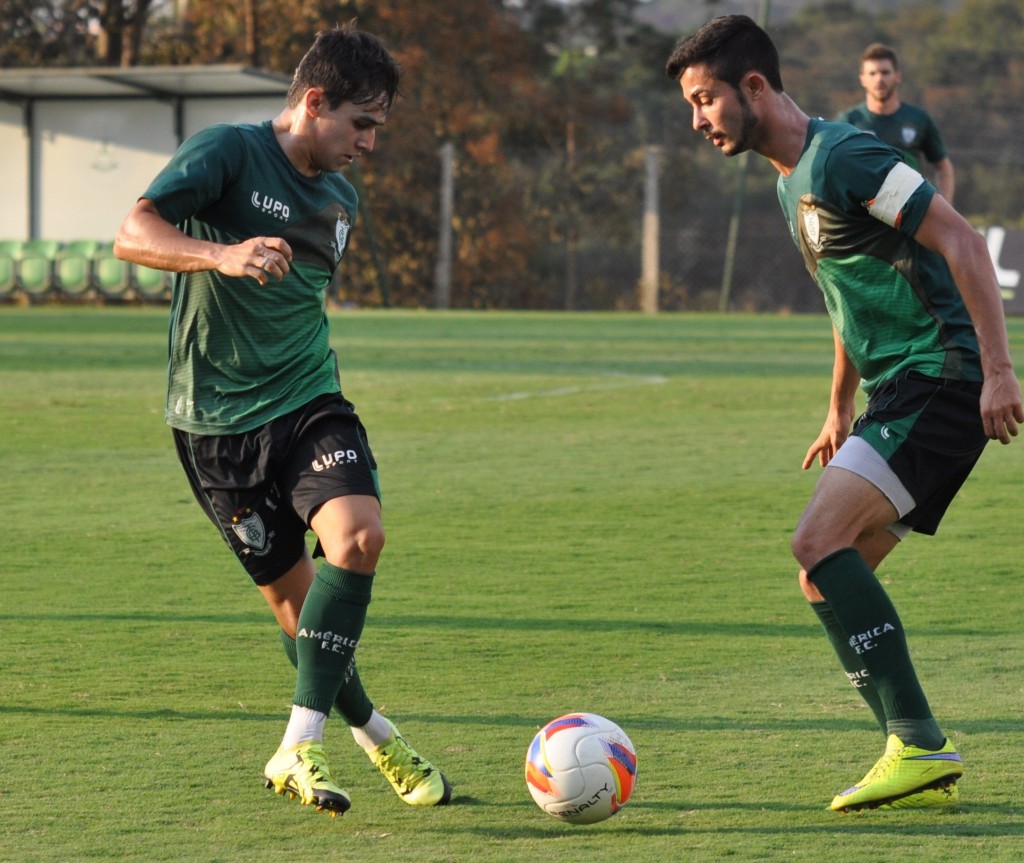 Xavier (esq.) novamente atuará improvisado na lateral esquerda contra o Macaé (Carlos Cruz/AFC)