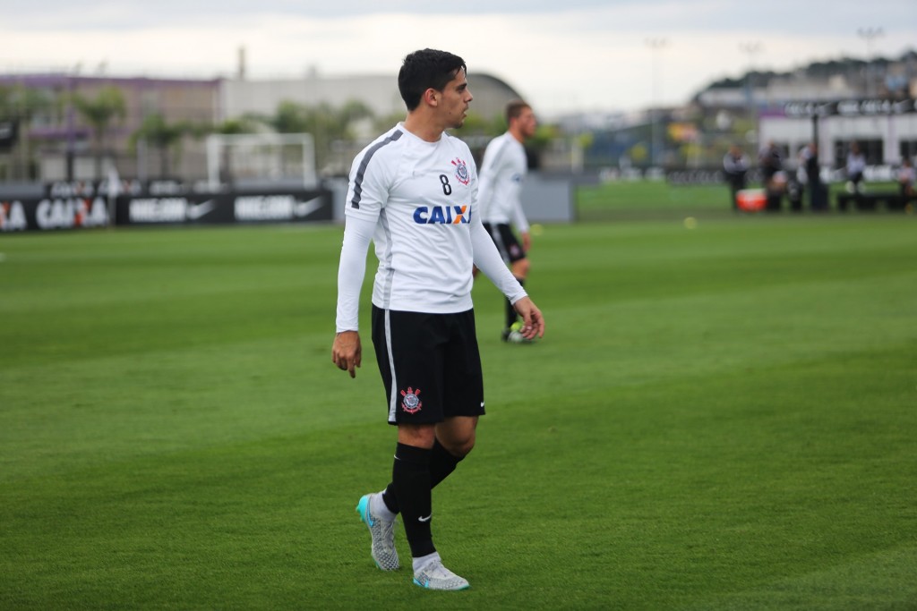 Fagner tem a lesão mais complicada e só volta no fim do mês (foto: Ricardo Taves/Agência Corinthians - 10/9/15)