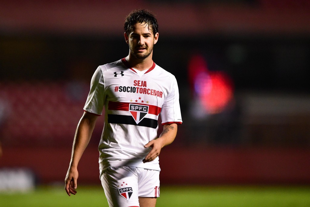 Alexandre Pato desejou sorte a Osorio na seleção mexicana (Foto: Fernando Dantas/Gazeta Press)