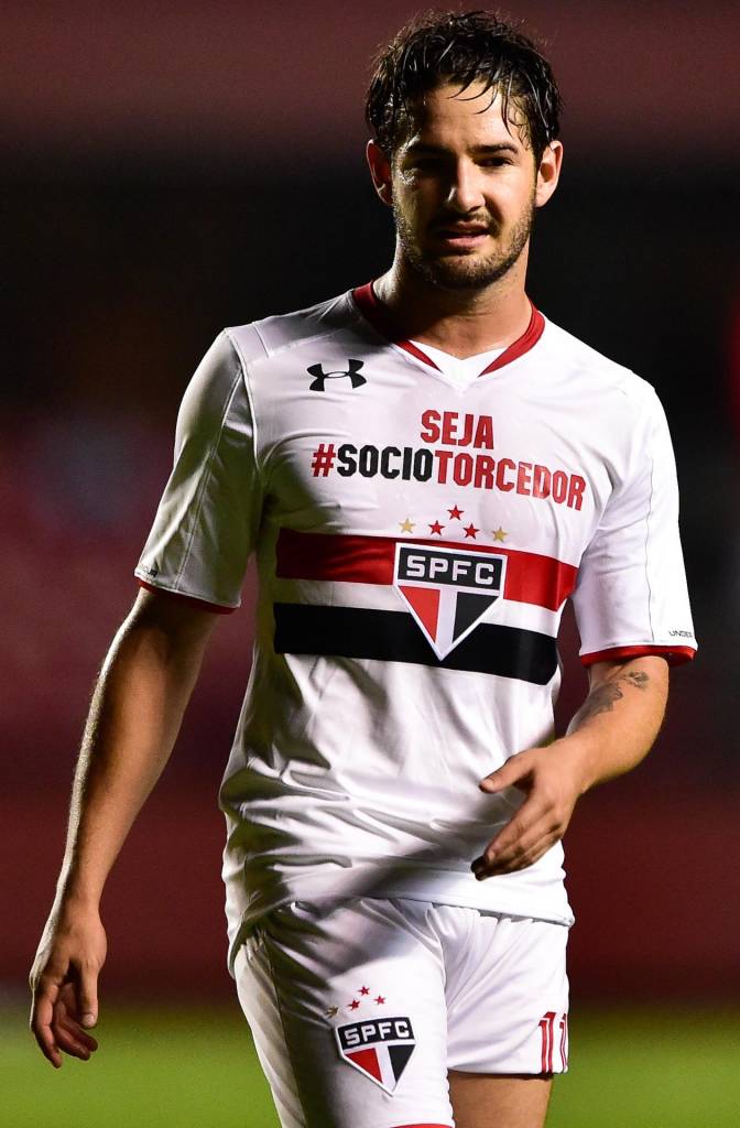 Alexandre Pato desejou sorte a Osorio na seleção mexicana (Foto: Fernando Dantas/Gazeta Press)