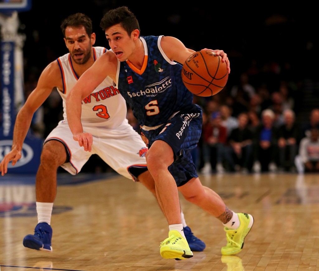NEW YORK, NY - OCTOBER 07: Ricardo Fischer #5 of Paschoalotto Bauru passes the ball in the first half of a preseason exhibition game as Jose Calderon #3 of the New York Knicks defends at Madison Square Garden on October 7, 2015 in New York City.NOTE TO USER: User expressly acknowledges and agrees that, by downloading and/or using this photograph, user is consenting to the terms and conditions of the Getty Images License Agreement.   Elsa/Getty Images/AFP