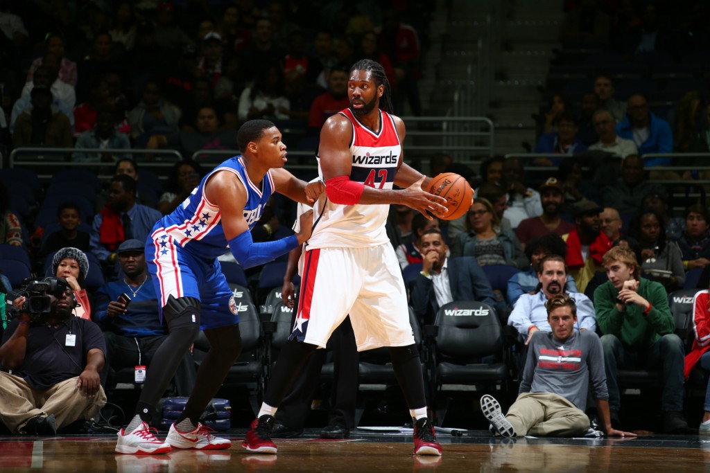 O brasileiro Nenê Hilário anotou 12 pontos na vitória dos Wizards sobre os Sixers (Foto: Ned Dishman/AFP)