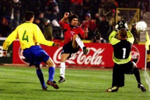 Em agosto de 2000, Marcelo Salas decretou 3 a 0 sobre a Seleção Brasileira no Estádio Nacional (Foto: Divulgação)