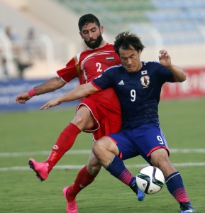 Gols no segundo tempo selaram vitória japonesa (Foto: MOHAMMED MAHJOUB/AFP)