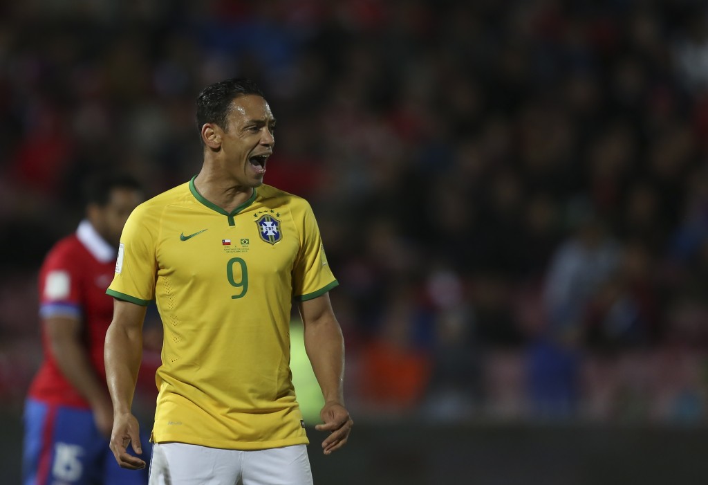 Ricardo Oliveira entrou em campo só aos 31 minutos do segundo tempo (Foto: Leo Correa/Mowa Press)