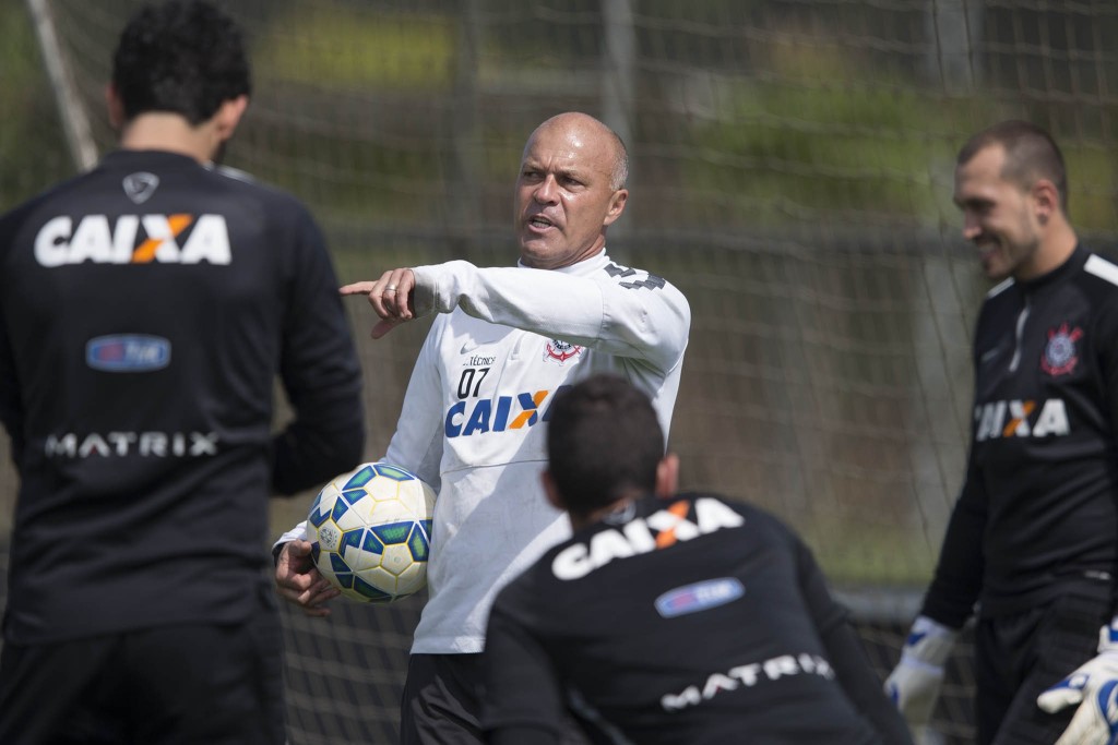 Mauri Costa Lima é exigente com os goleiros corintianos (foto: Daniel Augusto Jr./Ag. Corinthians)