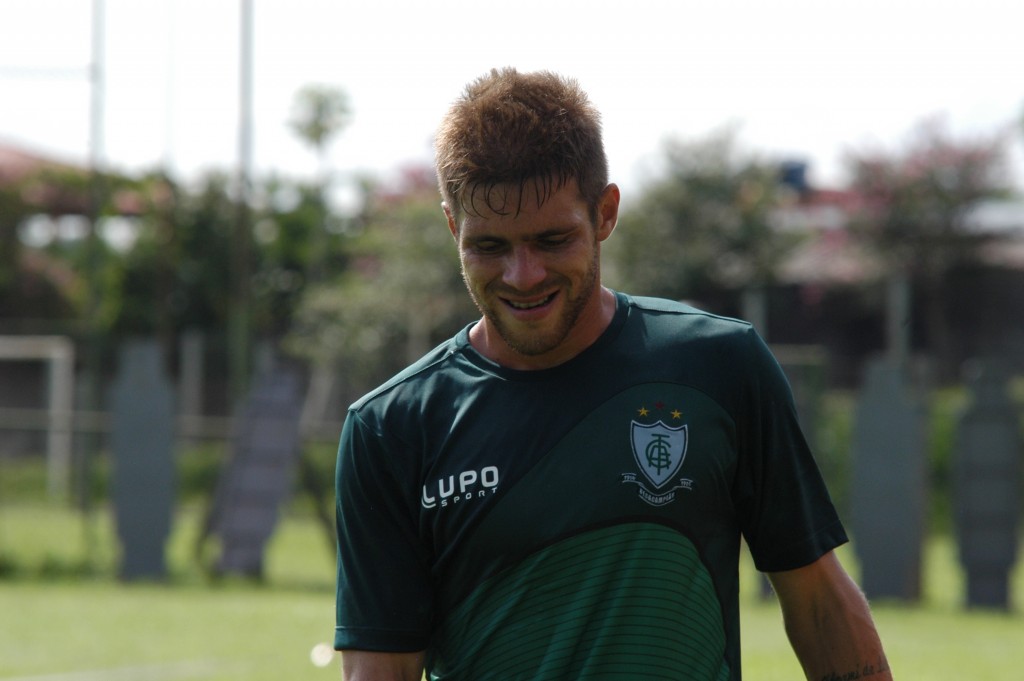 Probabilidades altas de acesso para o América-MG não tiram o foco de Diego Lorenzi (Carlos Cruz/AFC)