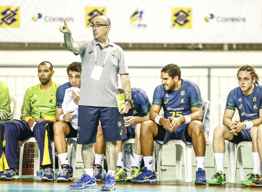 Técnico espanhol comanda a Seleção de handebol (Foto: Wander Roberto/Photo&Grafia)