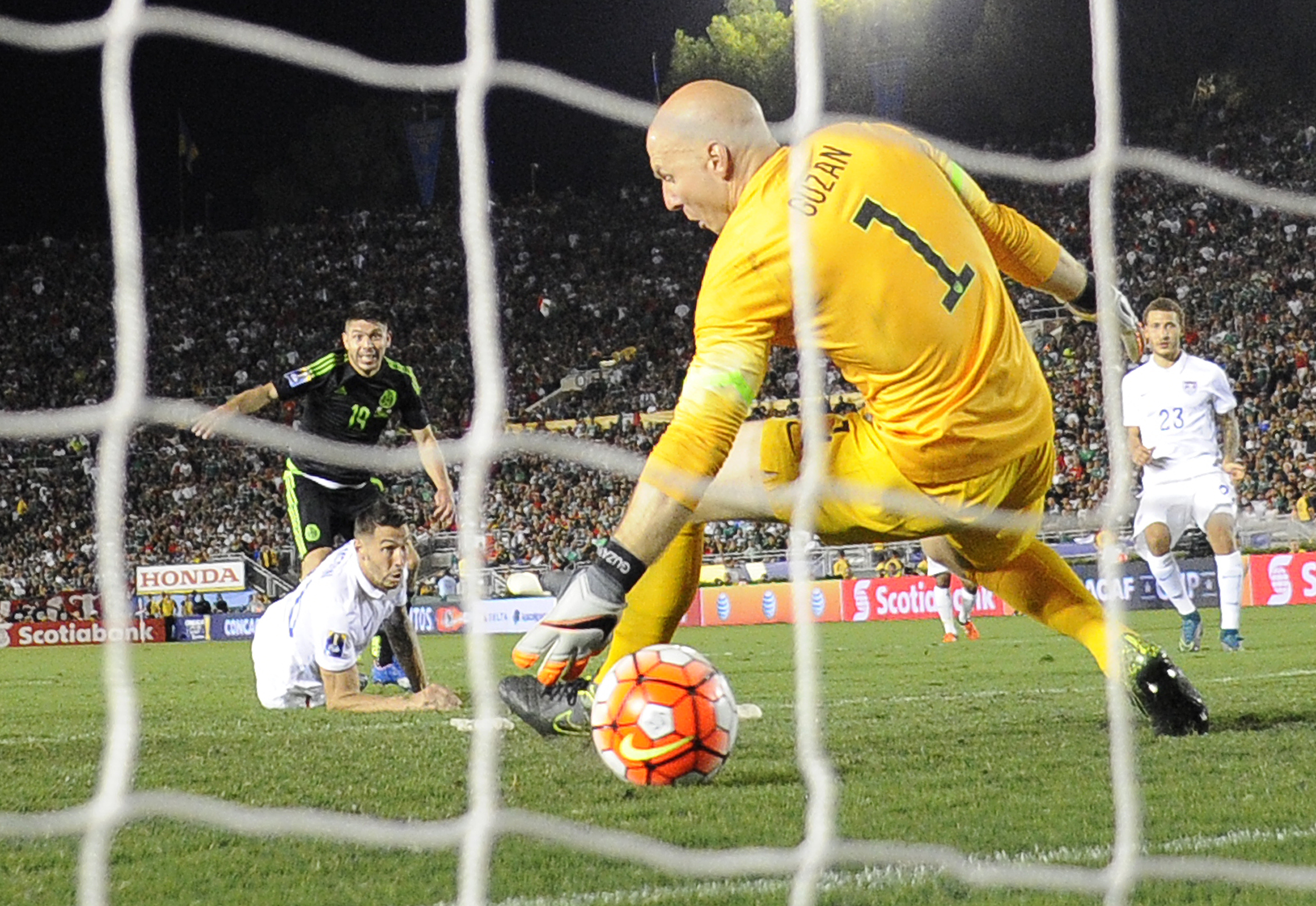 PASADENA, CA - OCTOBER 10: Goalkeeper Brad Guzan #1 of the United States unable to stop a goal by Oribe Peralta #19 of Mexico as teammate Geoff Cameron #20 and Fabian Johnson #23 of the United States look on during the first extra time of the 2017 FIFA Confederations Cup Qualifier at Rose Bowl on October 10, 2015 in Pasadena, California. Kevork Djansezian/Getty Images/AFP
