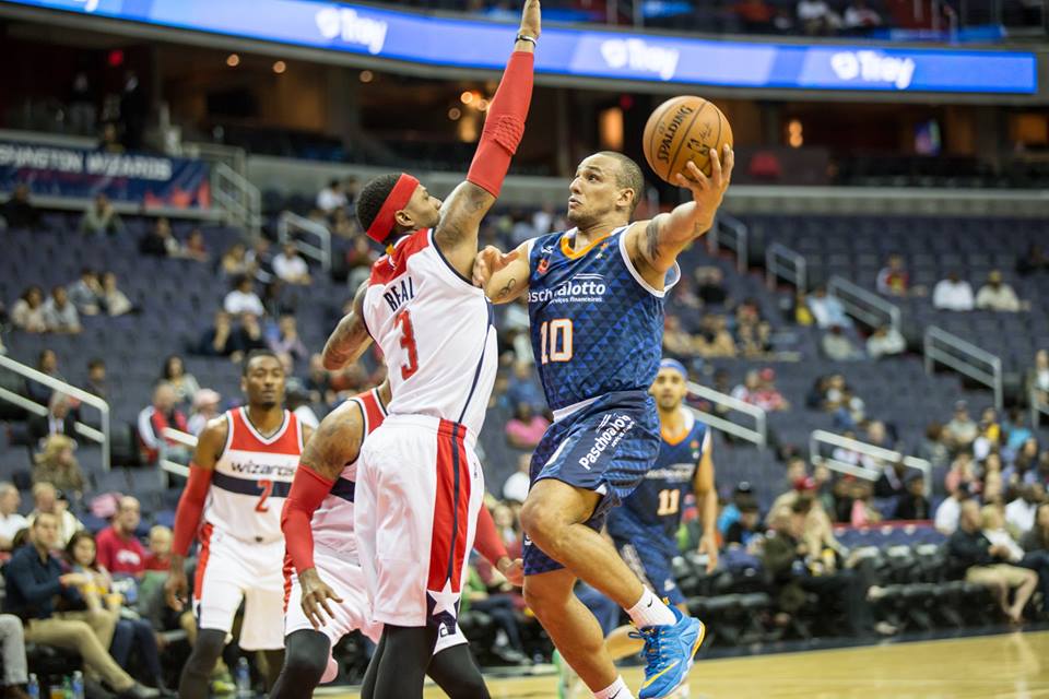 Time brasileiro não conseguiu manter o equilíbrio contra o Wizards (Foto: Divulgação)