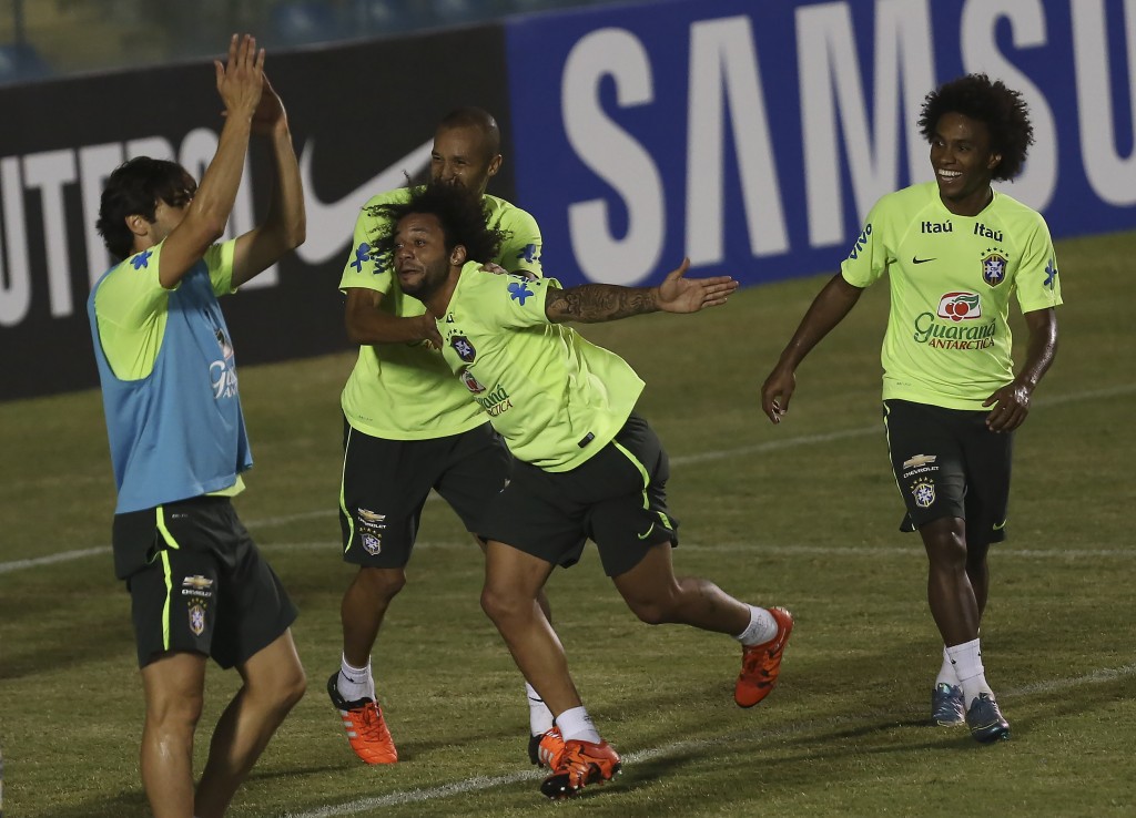 Jogadores deixaram a pressão de lado em atividade descontraída (foto: Leo Correa/Mowa Press)