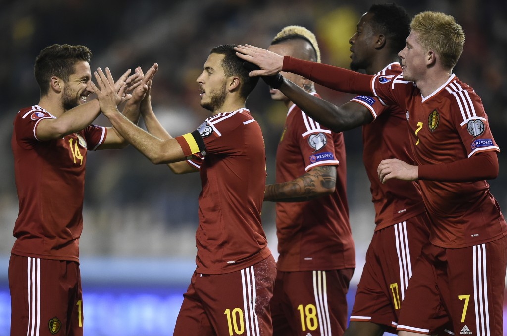 Belgium's midfielder Eden Hazard (2nd L) is congratulated by teammates after scoring a goal during the Euro 2016 qualifying football match between Belgium and Israel, at the King Baudouin Stadium, on October 13, 2015 in Brussels. AFP PHOTO / JOHN THYS