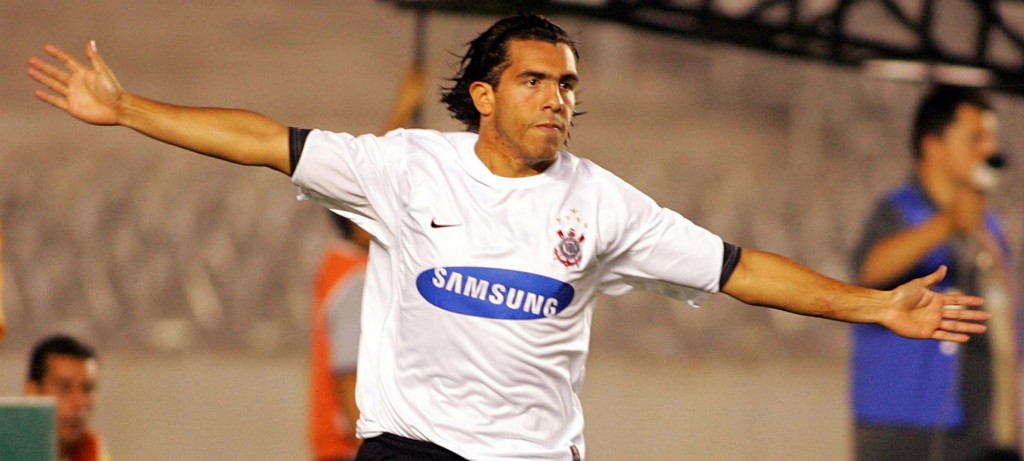 Tevez conquistou o Campeonato Brasileiro de 2005 com a camisa do Corinthians e se tornou um dos ídolos da Fiel (Foto: Djalma Vassão/Gazeta Press)