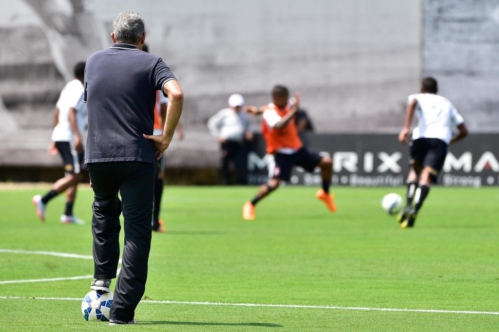 Técnico prefere se concentrar no Corinthians e esquecer o concorrente Atlético-MG (foto: Fernando Dantas/Gazeta Press)