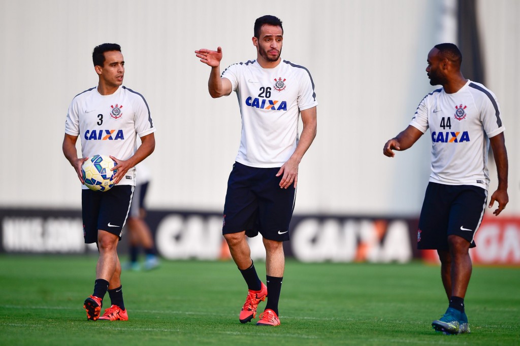 Ao contrário de Elias, Renato Augusto será escalado contra o Goiás (foto: Fernando Dantas/Gazeta Press)
