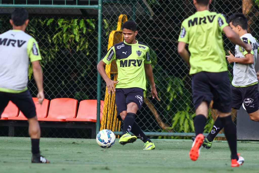Douglas Santos volta a atuar apenas 48 horas após defender a Seleção Olímpica diante do Haiti, na última segunda (Bruno Cantini/CAM)