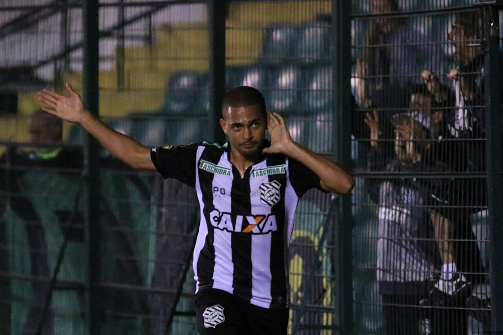 Revelação do Figueirense, Clayton tem sido disputado por vários clubes do futebol brasileiro (Luiz Henrique/FFC)