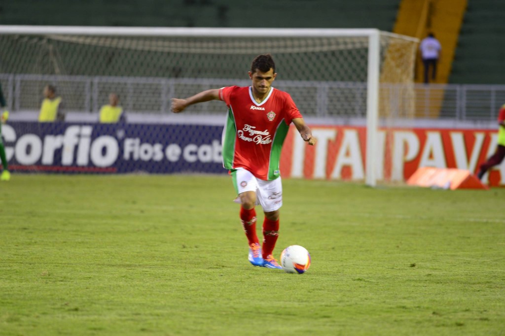 Suspenso, lateral-esquerdo Bruno Felipe desfalca a equipe nesta sexta (Boa Esporte/Divulgação)