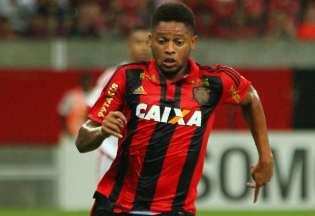Emprestado pelo Atlético-MG, André pode ficar de fora do duelo deste domingo (Willian Aguiar/Sport Recife)
