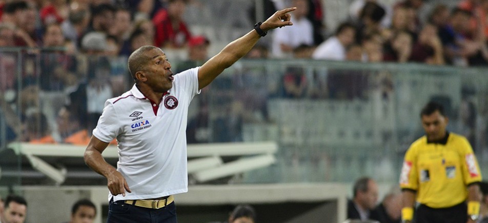 Cristóvão Borges tem enfrentado dificuldades no início do seu trabalho no Atlético-PR (foto: Divulgação)