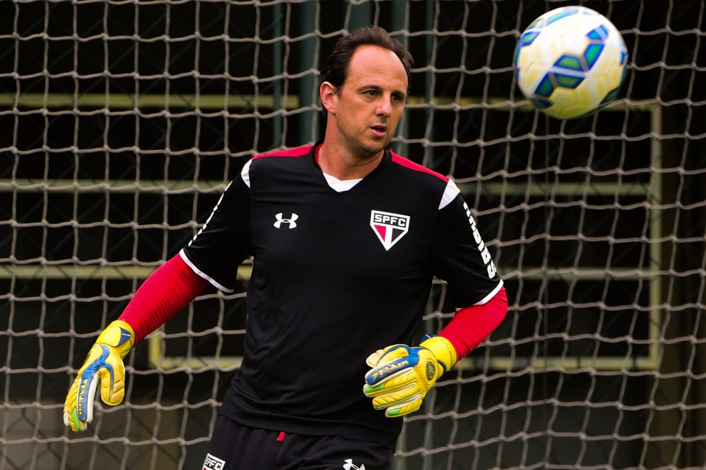 O goleiro Rogério Ceni quer se aposentar com o São Paulo classificado para a Libertadores (Foto: Djalma Vassão/Gazeta Press)