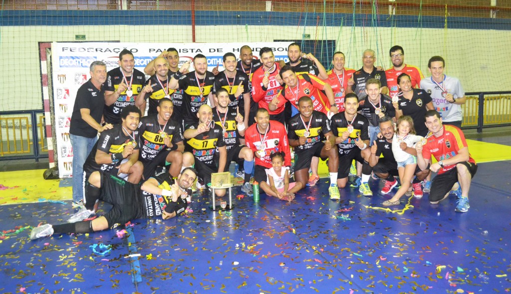Após dois vice-campeonatos seguidos, o Taubaté conquistou seu 1º título em 2015 (Foto: divulgação)