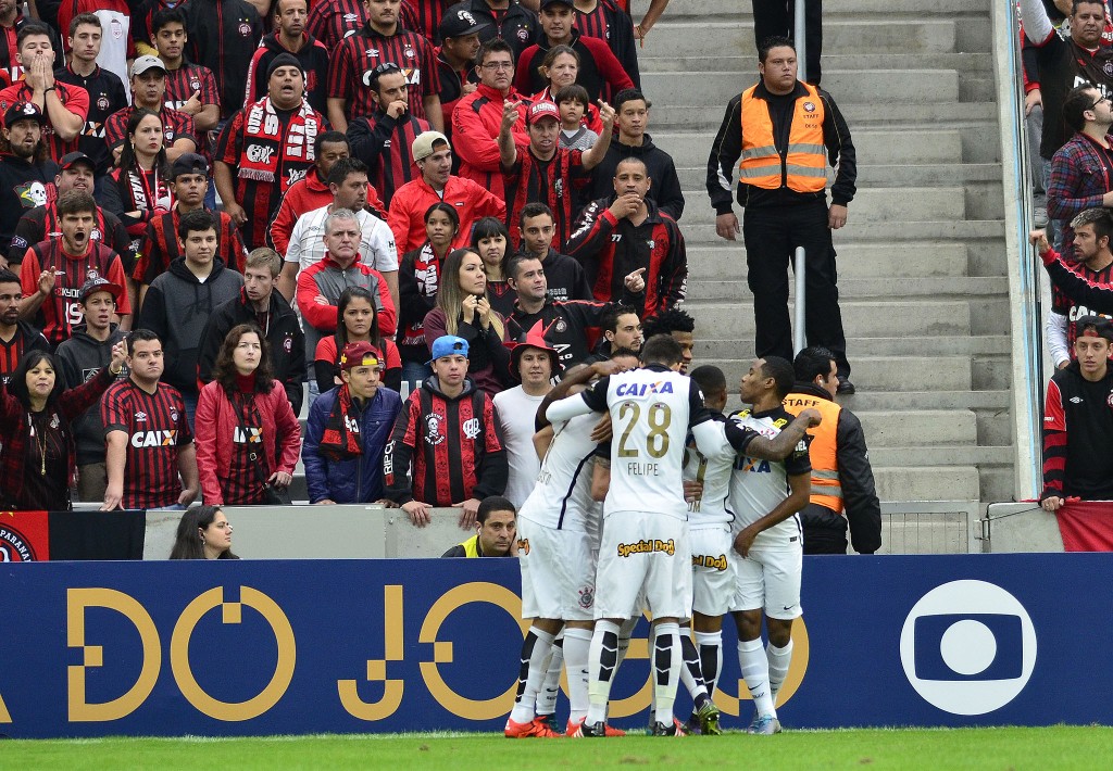 Corinthians fez a festa em Curitiba e ficou mais perto do hexa (foto: Gustavo Oliveira/CAP)