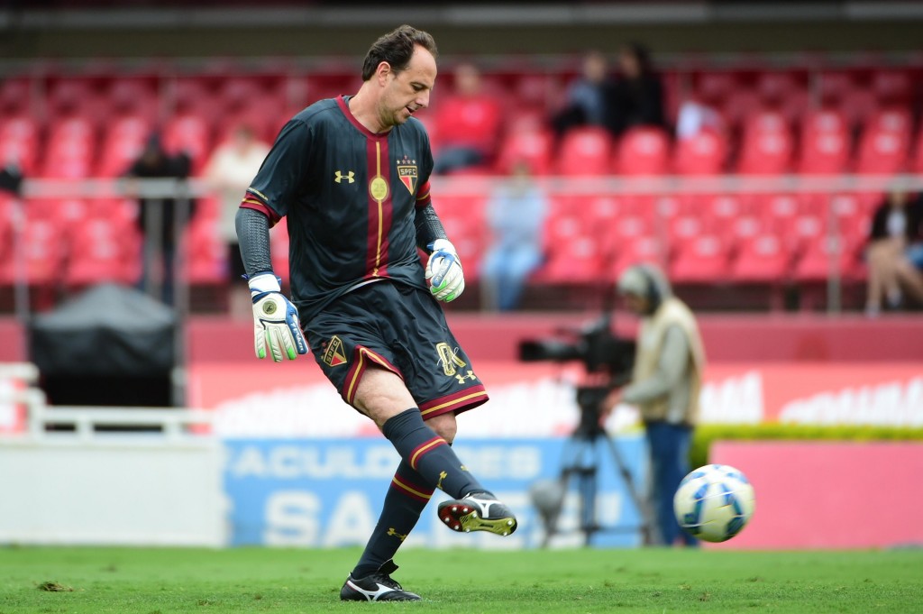 Rogério Ceni espera que o Morumbi esteja lotado para empurrar o São Paulo contra o Santos (Foto: Djalma Vassao/Gazeta Press)