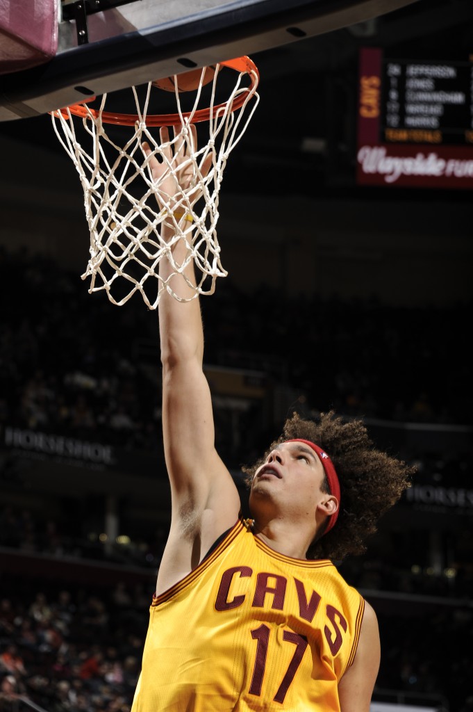 O brasileiro Anderson Varejão anotou 12 pontos na derrota dos Cavs para os Raptors (Foto: David Liam Kyle/AFP)