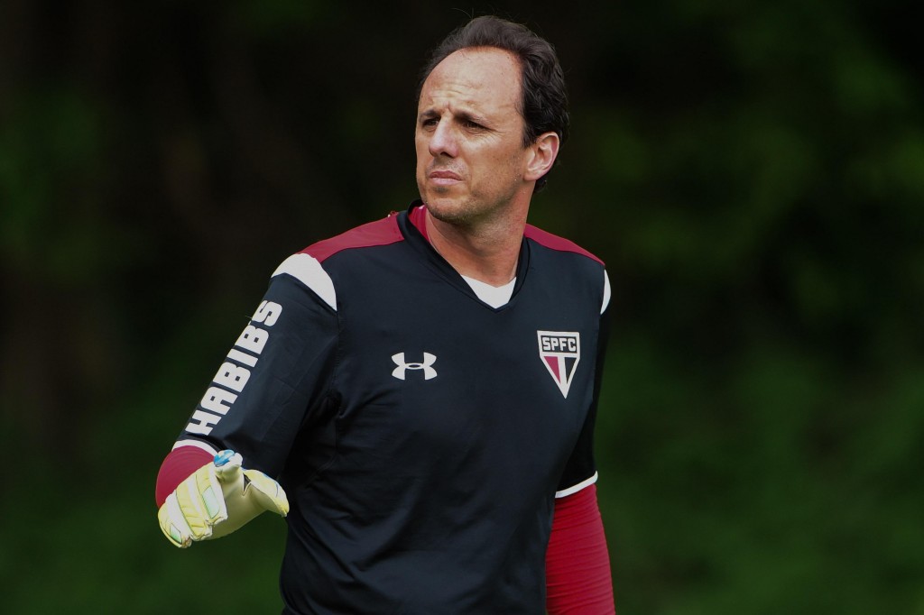 Rogério Ceni poderá pegar um gancho pesado se for condenado por desrespeito à arbitragem (Foto: Djalma Vassão/Gazeta Press)