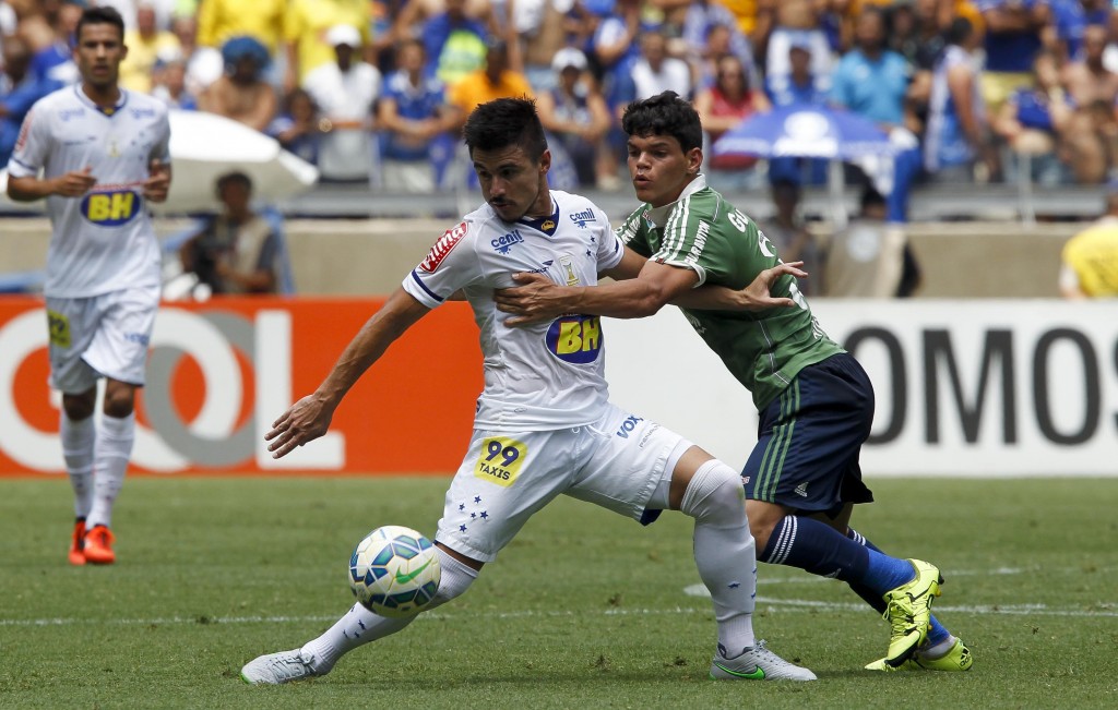 Mais adiantado no ataque, Willian tem finalizado mais vezes durante as partidas (Washington Alves/Light Press)