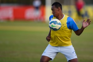 Fabrício entende que Cruzeiro ainda pode brigar por uma vaga na Libertadores (Pedro Vilela/Light Press)