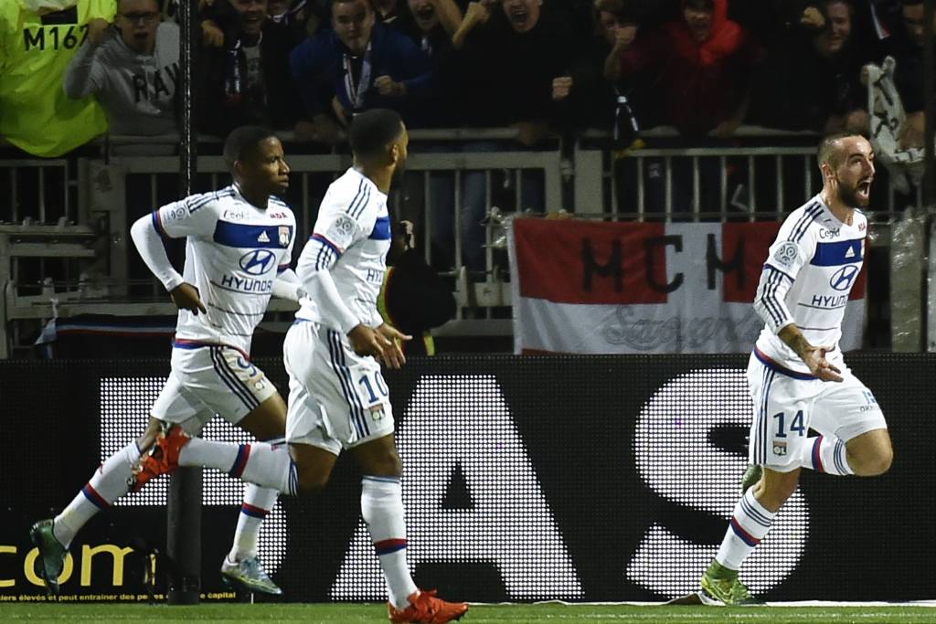 O espanhol Darder marcou o primeiro gol do Lyon na vitória sobre o Toulouse (Foto: Jeff Pachoud/AFP)