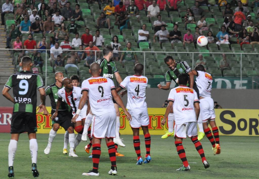 Após um primeiro tempo truncado, América-MG e Oeste fizeram um belo segundo tempo no Independência (Carlos Cruz/AFC)