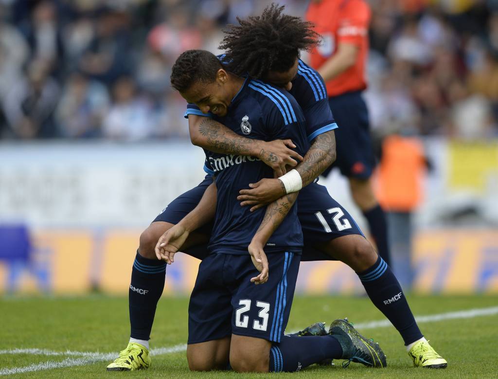 Brasileiros foram decisivos no triunfo que levou o Real Madrid à liderança do Espanhol (foto: Miguel Riopa/AFP)