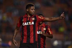 André acredita que o Sport seguirá na briga pelo G4 do Campeonato Brasileiro (Foto: Fernando Dantas/Gazeta Press)