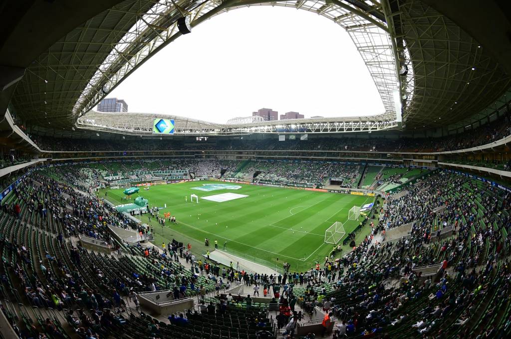 Cadeiras no setor Gol Norte do estádio também foram objeto de questionamento da torcida (Foto: Djalma Vassão/Gazeta Press)