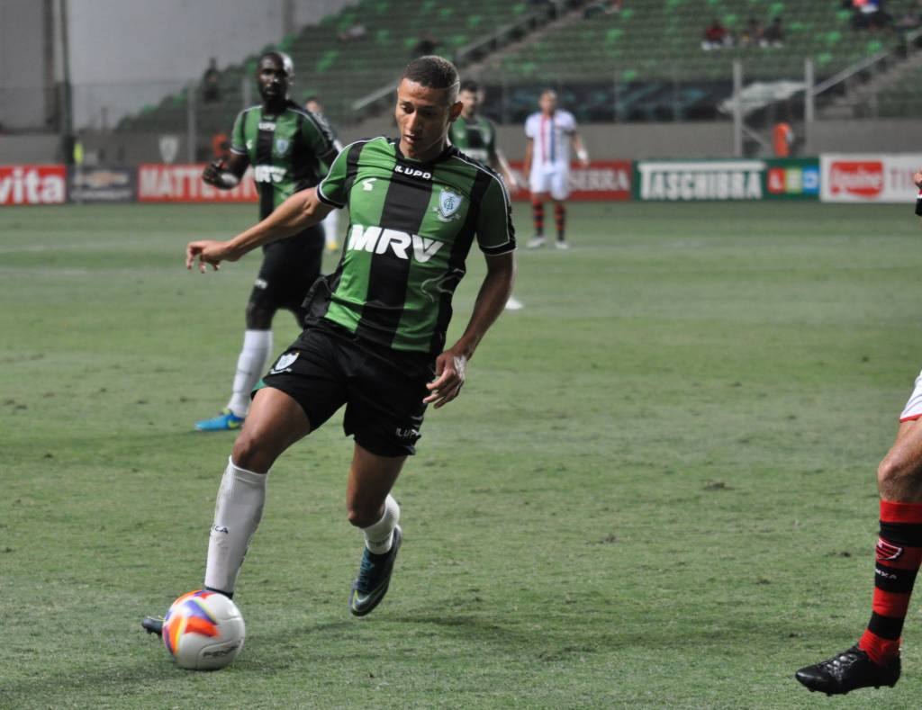 Mais conhecido e visado pelos zagueiros, Richarlison tem convivido com uma mais marcação aproximada na Série B (Carlos Cruz/AFC)