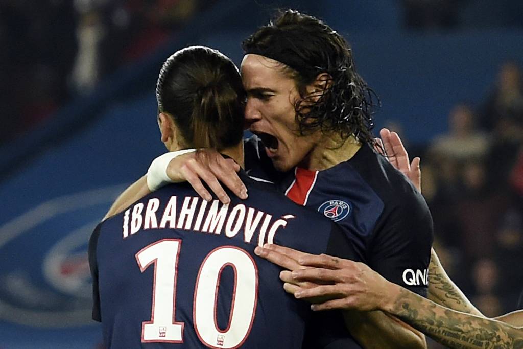 Após crise ser especulada na última temporada, Ibrahimovic e Cavani parecem estar se dando bem (Foto:Miguel Medina/AFP)